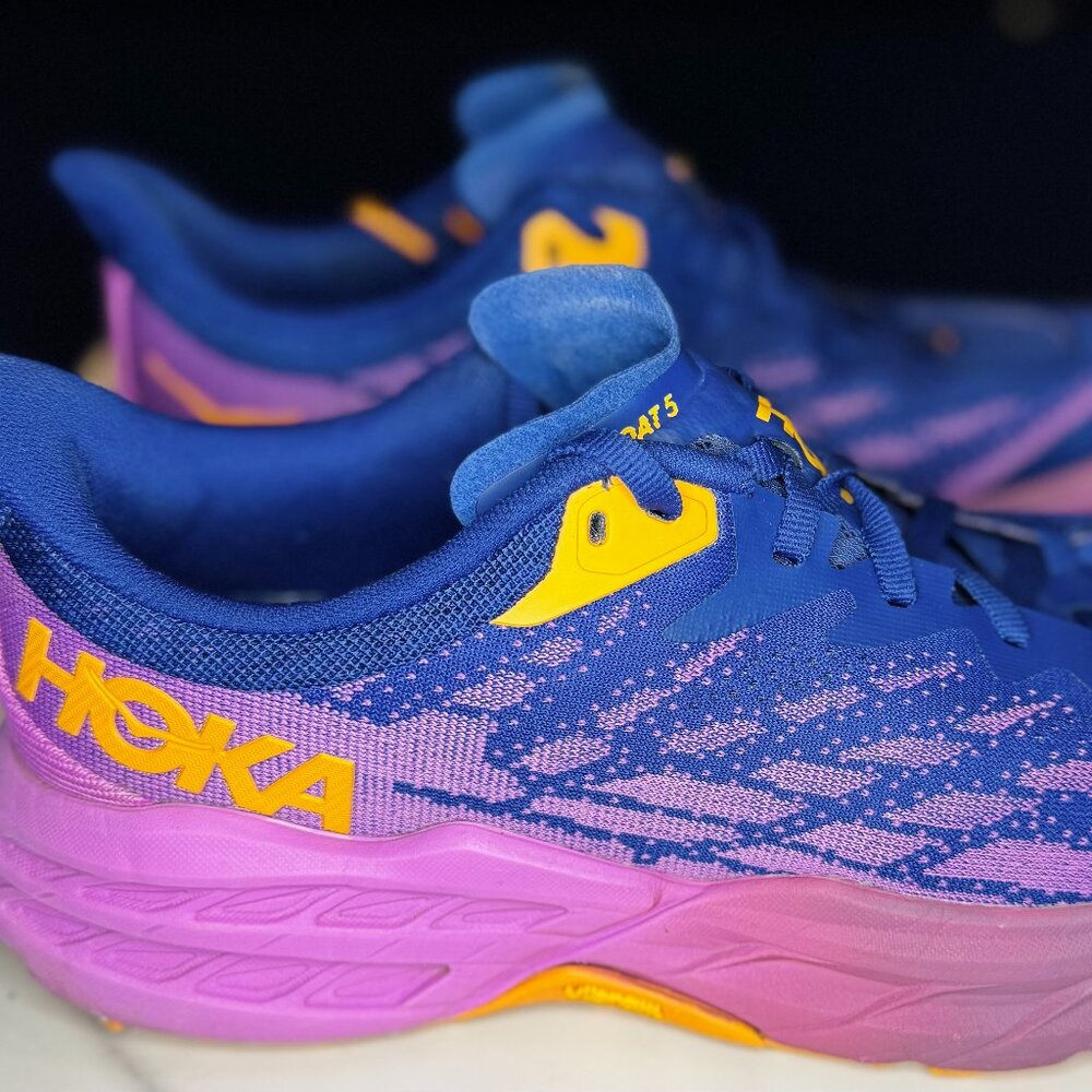 Hoka Women's SpeedGoat 5 in Excellent Condition size 9 B!